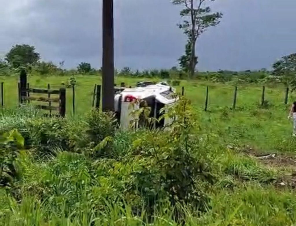 Caminhonete com deputado paraense capota em rodovia nas proximidades de Pirabas