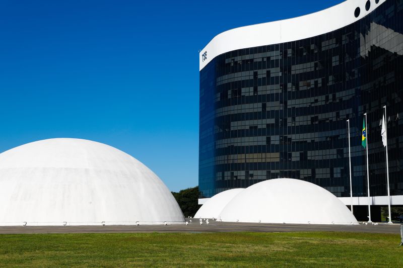 Eleições 2026: jovens que completam 18 anos entre os turnos devem votar?