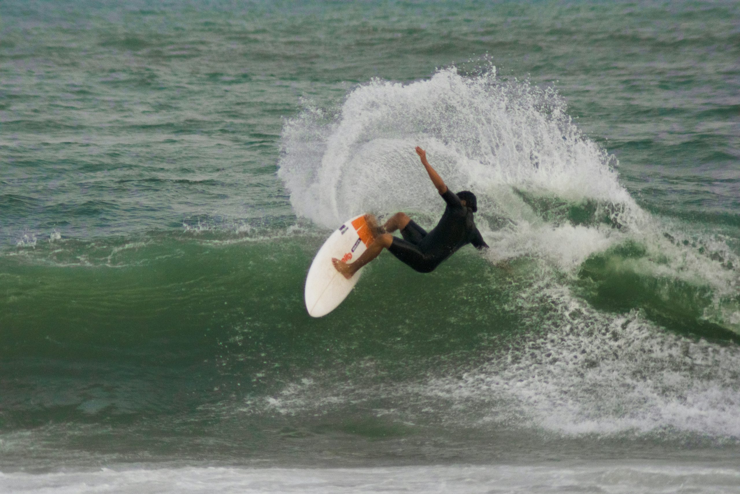 Surfista tem mal súbito e morre em praia de Salinópolis