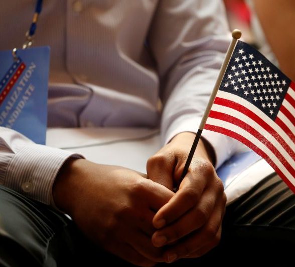 EUA têm maior alta de empregos em 15 meses mas guerra no Irã ameaça mercado