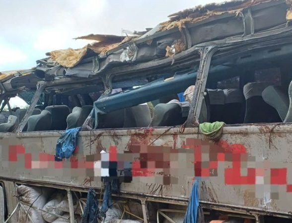 Veículo atropela pedestres em desfile em Louisiana