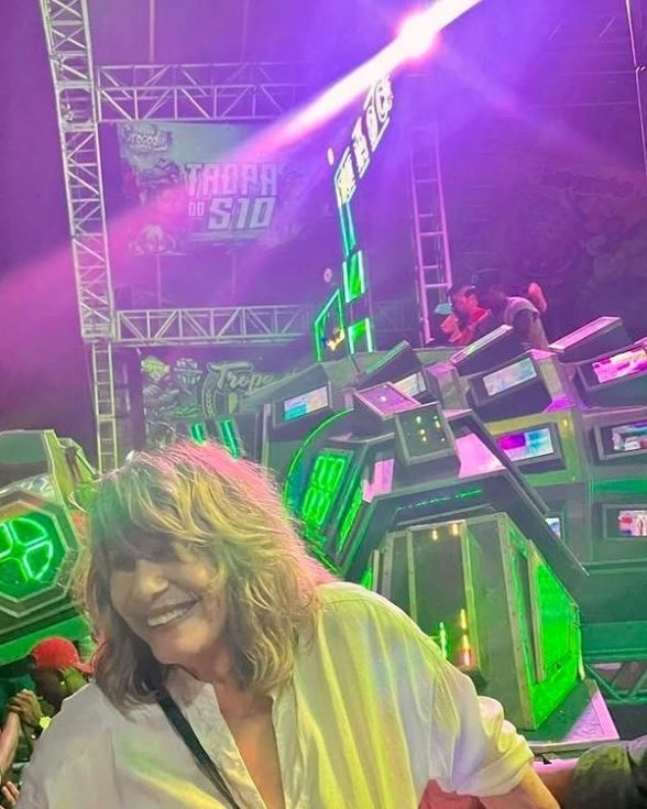 Renata Sorrah enaltece festas de aparelhagem nas redes sociais: 'Patrimônio da cultura paraense'