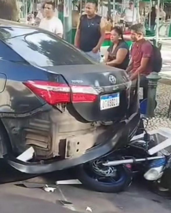 Acidente na Presidente Vargas: carro atinge veículos estacionados e causa danos materiais em Belém