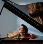 Entre tradição e invenção, Erika Ribeiro recria Villa-Lobos em novo álbum