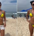 Namorada de Belo curte praia com biquini do Brasil