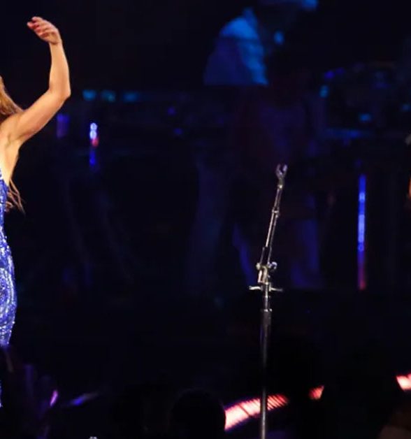 Shakira samba com bateria e canta com Ivete, Caetano e Maria Bethânia