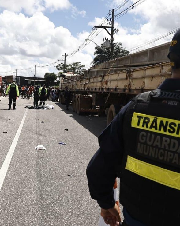 Motociclista morre em colisão com carreta bitrem na rodovia do Tapanã, em Belém