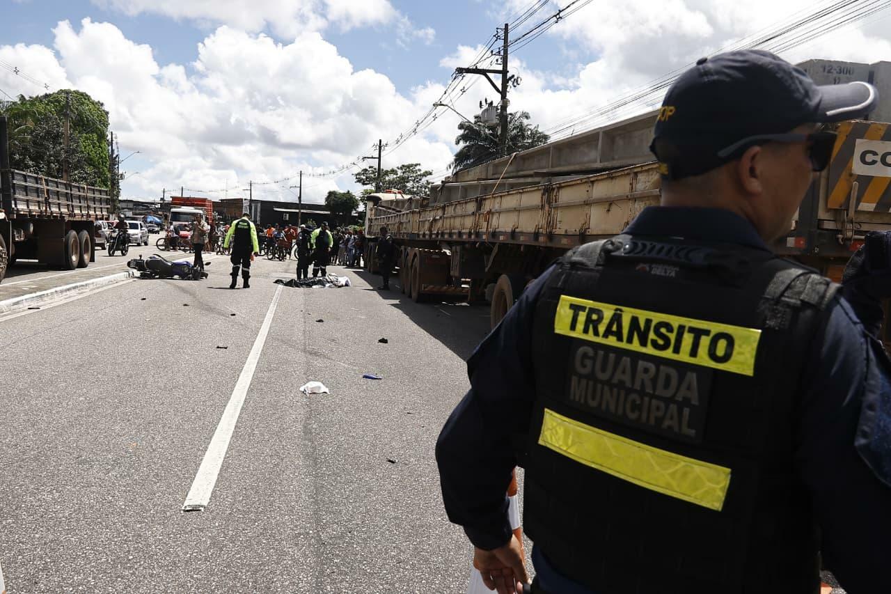 Motociclista morre em colisão com carreta bitrem na rodovia do Tapanã, em Belém