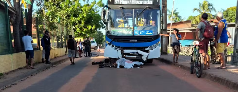 Acidente entre moto e ônibus em Santarém deixa um morto e outro ferido