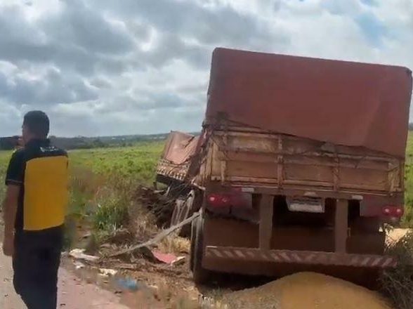 Colisão entre caminhões e carreta termina em morte na BR-155, em Xinguara