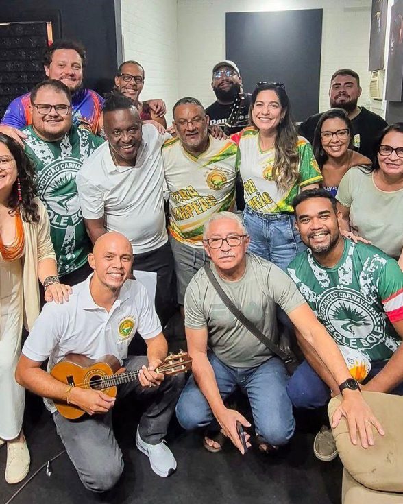 Bole-Bole está na final do concurso de samba-enredo da Beija-Flor